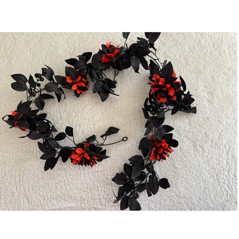 Black and Orange Halloween Floral Garland: Halloween Decor